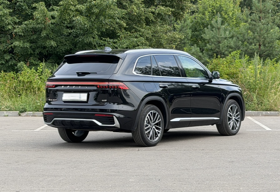 Аренда geely monjaro бизнес класса 2026 года в городе Москва Щукинская от 8560 руб./сутки, полный привод, двигатель: бензин, объем 2 литра, каско (Мультидрайв), ОСАГО (Мультидрайв), без водителя, недорого, вид 6 - RentRide