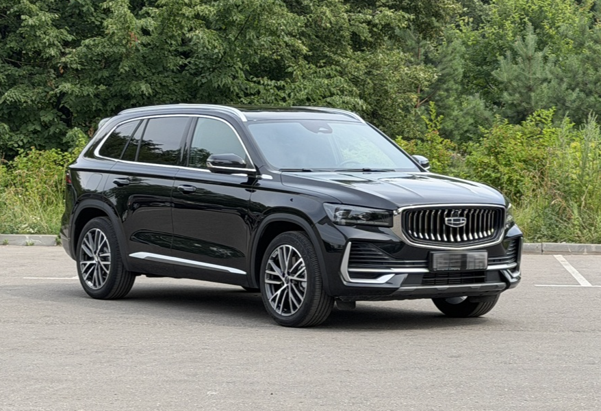 Аренда geely monjaro бизнес класса 2026 года в городе Москва Щукинская от 8560 руб./сутки, полный привод, двигатель: бензин, объем 2 литра, каско (Мультидрайв), ОСАГО (Мультидрайв), без водителя, недорого, вид 2 - RentRide