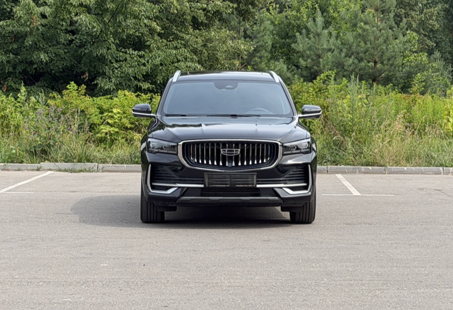 Аренда geely monjaro бизнес класса 2026 года в городе Москва Щукинская от 8560 руб./сутки, полный привод, двигатель: бензин, объем 2 литра, каско (Мультидрайв), ОСАГО (Мультидрайв), без водителя, недорого, вид 3 - RentRide