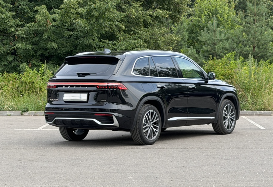 Аренда geely monjaro бизнес класса 2026 года в городе Москва Чертановская от 8560 руб./сутки, полный привод, двигатель: бензин, объем 2 литра, каско (Мультидрайв), ОСАГО (Мультидрайв), без водителя, недорого, вид 6 - RentRide
