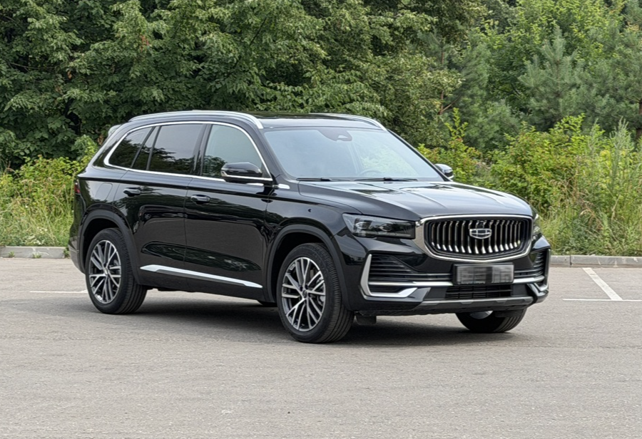 Аренда geely monjaro бизнес класса 2026 года в городе Москва Чертановская от 8560 руб./сутки, полный привод, двигатель: бензин, объем 2 литра, каско (Мультидрайв), ОСАГО (Мультидрайв), без водителя, недорого, вид 2 - RentRide