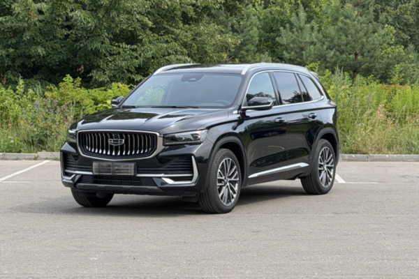 Прокат авто geely monjaro бизнес класса 2026 года в городе Москва Чертановская от 8560 руб./сутки, полный привод, двигатель: бензин, объем 2 литра, каско (Мультидрайв), ОСАГО (Мультидрайв), без водителя, недорого - RentRide