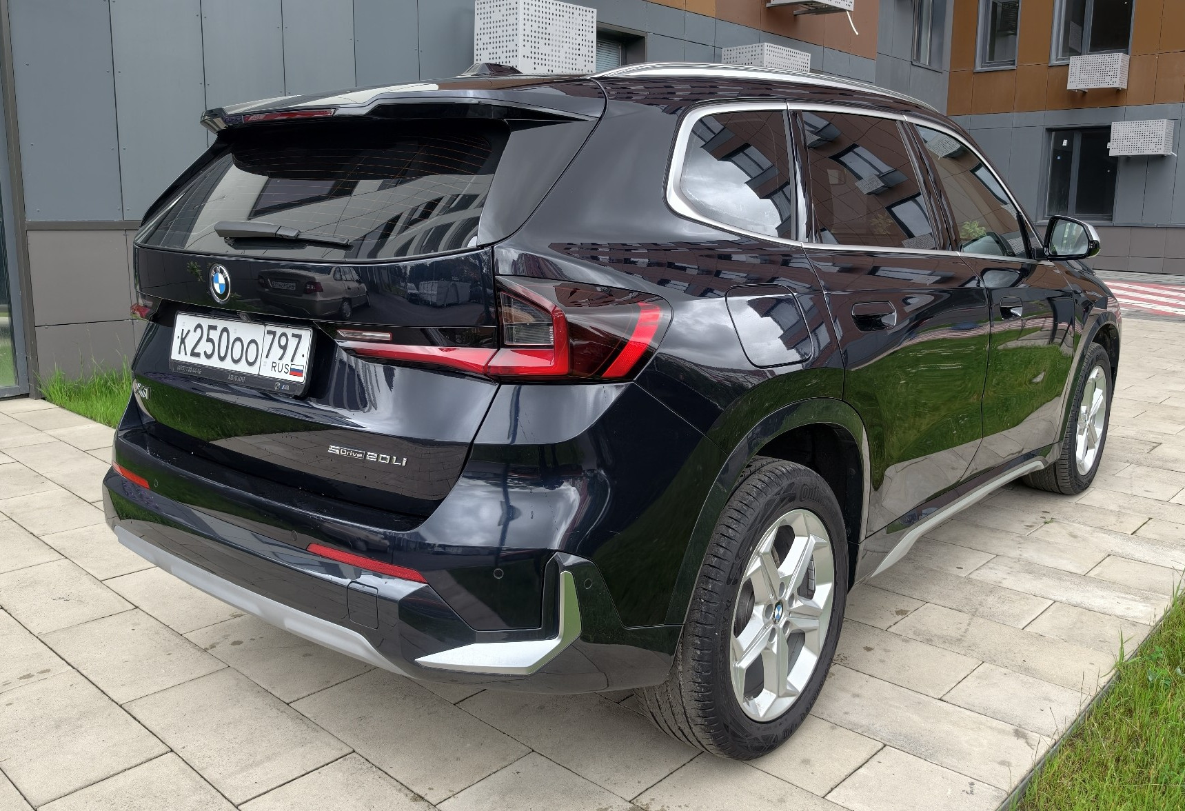 Аренда bmw bmw 2024 года в городе Москва Щелковская от 7200 руб./сутки, передний привод, двигатель: бензин, объем 1500 литров, ОСАГО (Мультидрайв), без водителя, недорого, вид 2 - RentRide