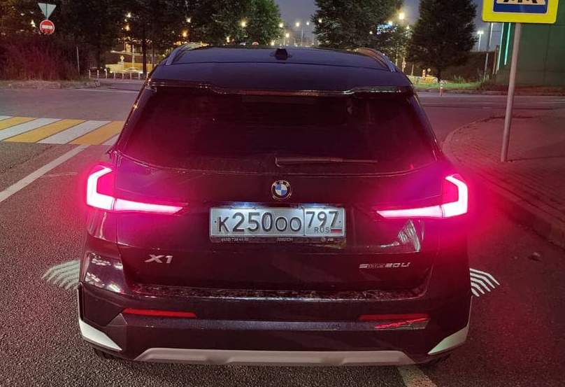 Аренда bmw bmw бизнес класса 2024 года в городе Москва Щелковская от 7200 руб./сутки, передний привод, двигатель: бензин, объем 1500 литров, ОСАГО (Мультидрайв), без водителя, недорого, вид 5 - RentRide
