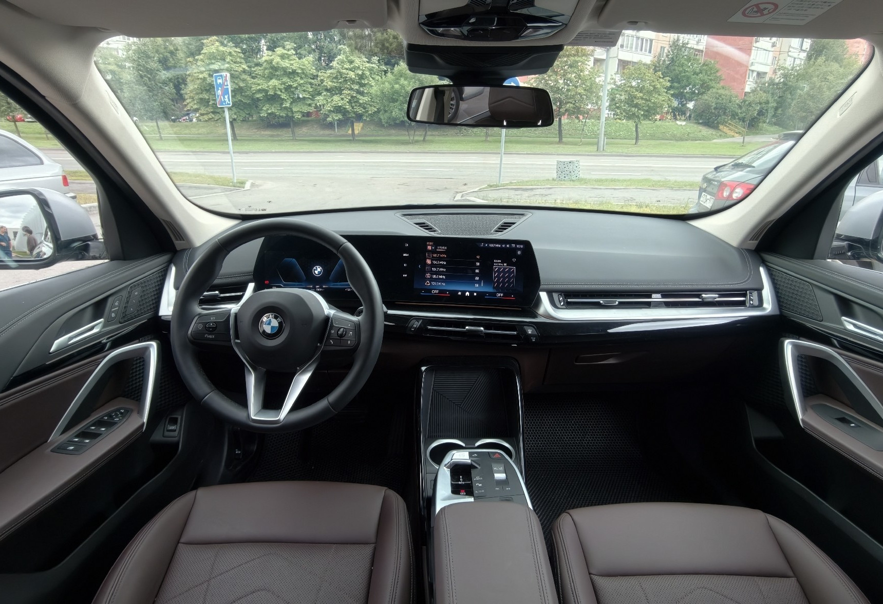 Аренда bmw bmw 2024 года в городе Москва Щелковская от 7200 руб./сутки, передний привод, двигатель: бензин, объем 1500 литров, ОСАГО (Мультидрайв), без водителя, недорого - RentRide