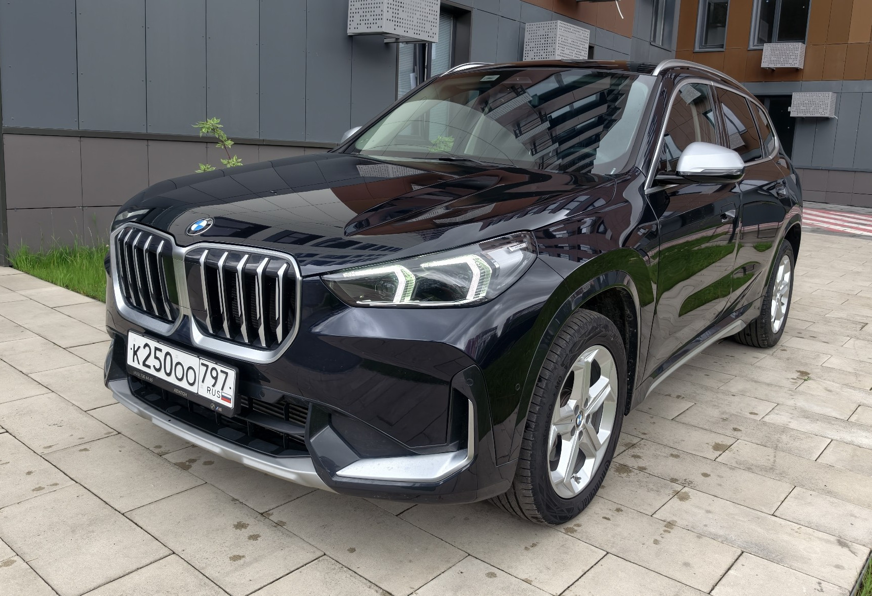 Аренда bmw bmw 2024 года в городе Москва Щелковская от 7200 руб./сутки, передний привод, двигатель: бензин, объем 1500 литров, ОСАГО (Мультидрайв), без водителя, недорого, вид 3 - RentRide