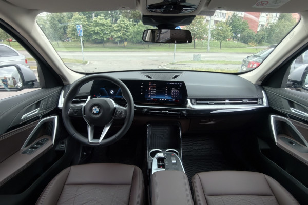 Прокат авто bmw bmw бизнес класса 2024 года в городе Москва Щелковская от 7200 руб./сутки, передний привод, двигатель: бензин, объем 1500 литров, ОСАГО (Мультидрайв), без водителя, недорого - RentRide