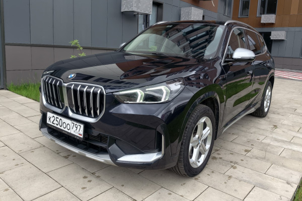 Прокат авто bmw bmw бизнес класса 2024 года в городе Москва Щелковская от 7200 руб./сутки, передний привод, двигатель: бензин, объем 1500 литров, ОСАГО (Мультидрайв), без водителя, недорого - RentRide