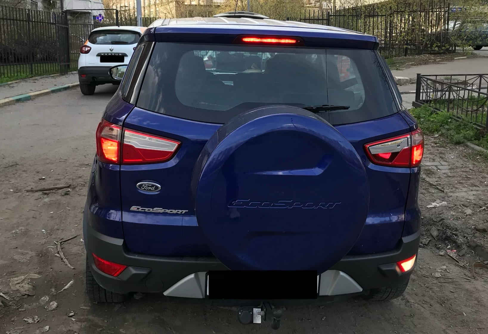 Аренда ford ecosport комфорт класса 2016 года в городе Москва Бауманская от 3200 руб./сутки, передний привод, двигатель: бензин, объем 1.6 литров, ОСАГО (Впишу в полис), без водителя, недорого, вид 7 - RentRide