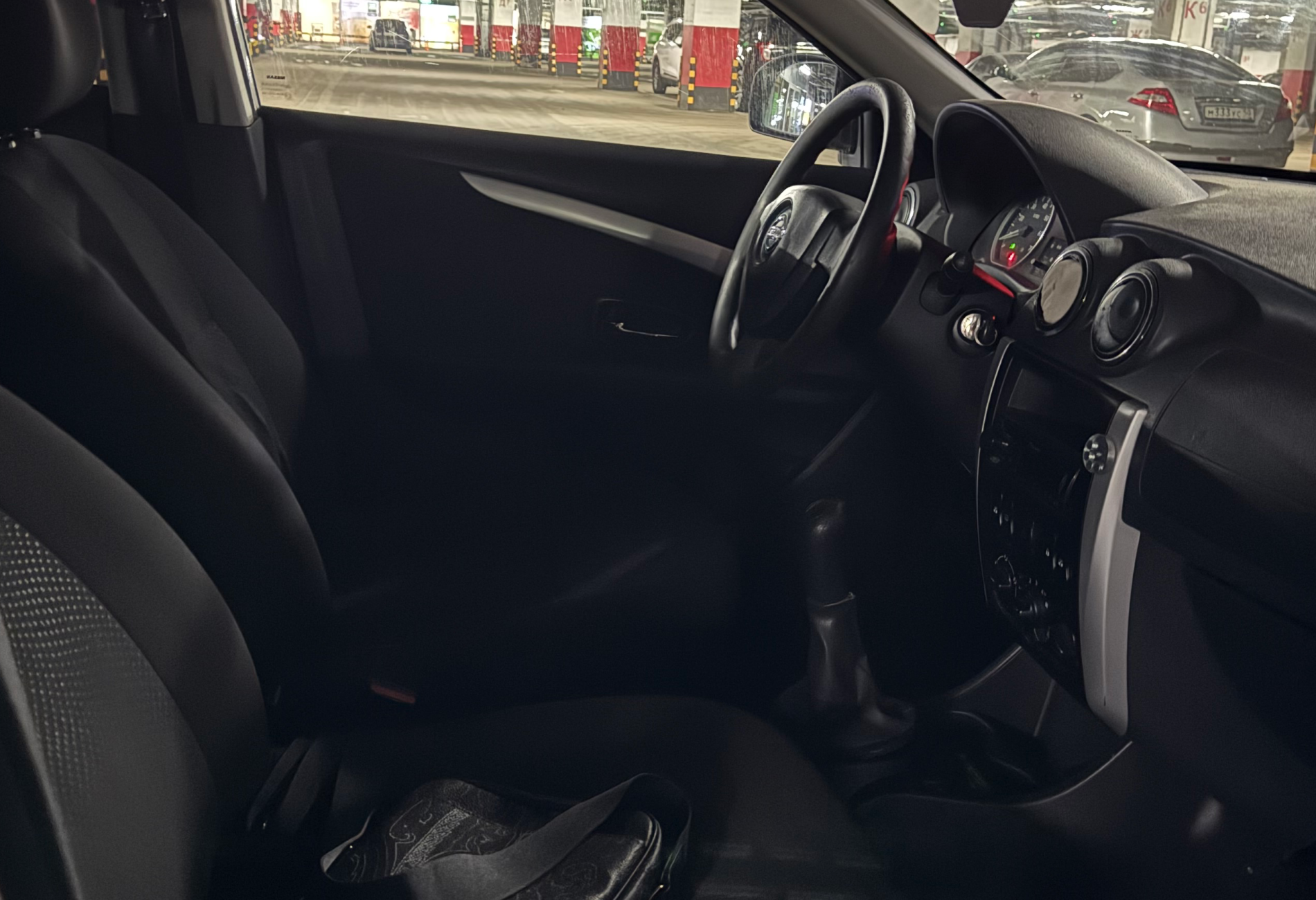 Аренда nissan almera эконом класса 2017 года в городе Москва Новогиреево от 1680 руб./сутки, передний привод, двигатель: бензин, объем 1.6 литров, ОСАГО (Мультидрайв), без водителя, недорого, вид 5 - RentRide