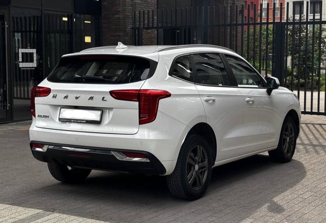 Аренда haval jolion эконом класса 2022 года в городе Москва Саларьево от 3000 руб./сутки, передний привод, двигатель: бензин, объем 1.5 литров, ОСАГО (Мультидрайв), без водителя, недорого, вид 2 - RentRide