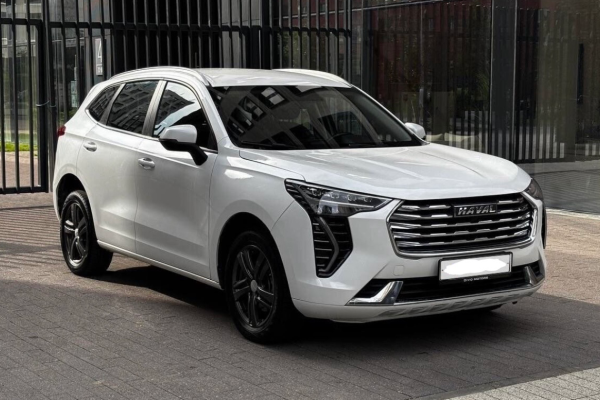 Прокат авто haval jolion эконом класса 2022 года в городе Москва Саларьево от 3000 руб./сутки, передний привод, двигатель: бензин, объем 1.5 литров, ОСАГО (Мультидрайв), без водителя, недорого - RentRide