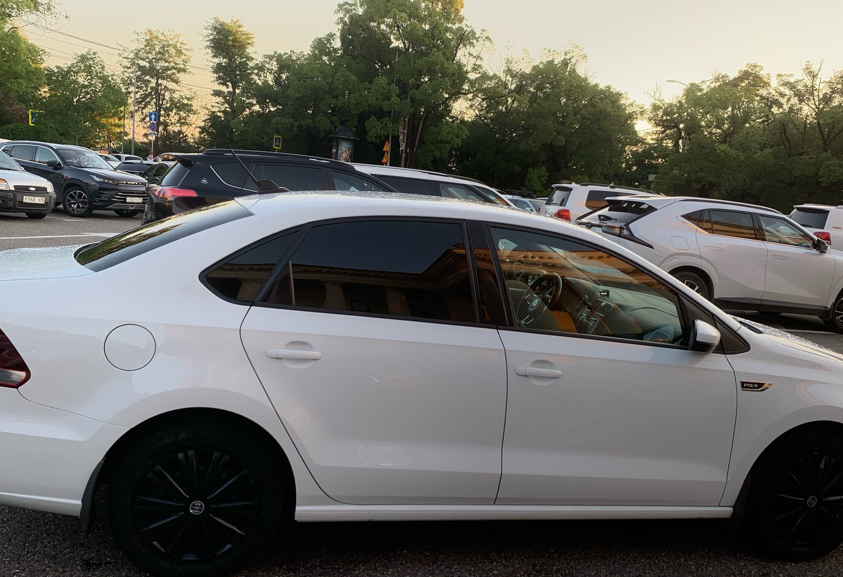 Аренда volkswagen polo эконом класса 2019 года в городе Москва от 2000 руб./сутки, передний привод, двигатель: бензин, объем 1.6 литров, ОСАГО (Мультидрайв), без водителя, недорого, вид 6 - RentRide
