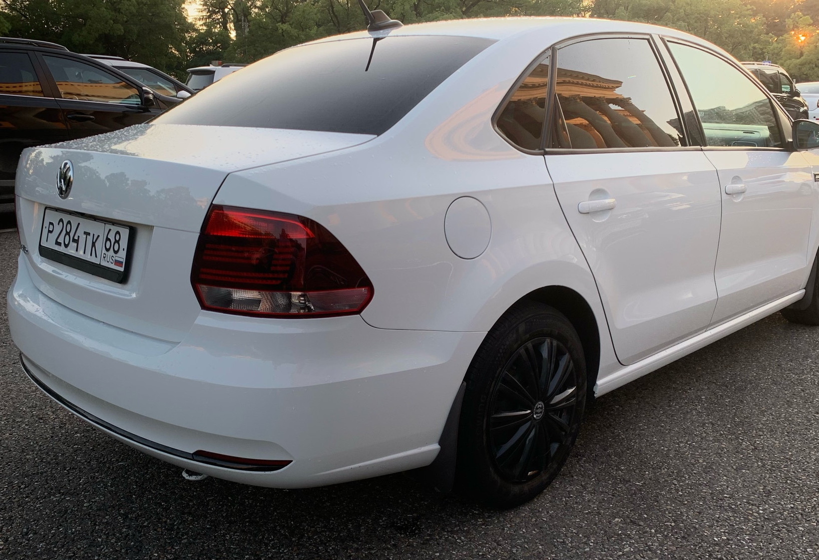 Аренда volkswagen polo эконом класса 2019 года в городе Москва от 2000 руб./сутки, передний привод, двигатель: бензин, объем 1.6 литров, ОСАГО (Мультидрайв), без водителя, недорого, вид 2 - RentRide
