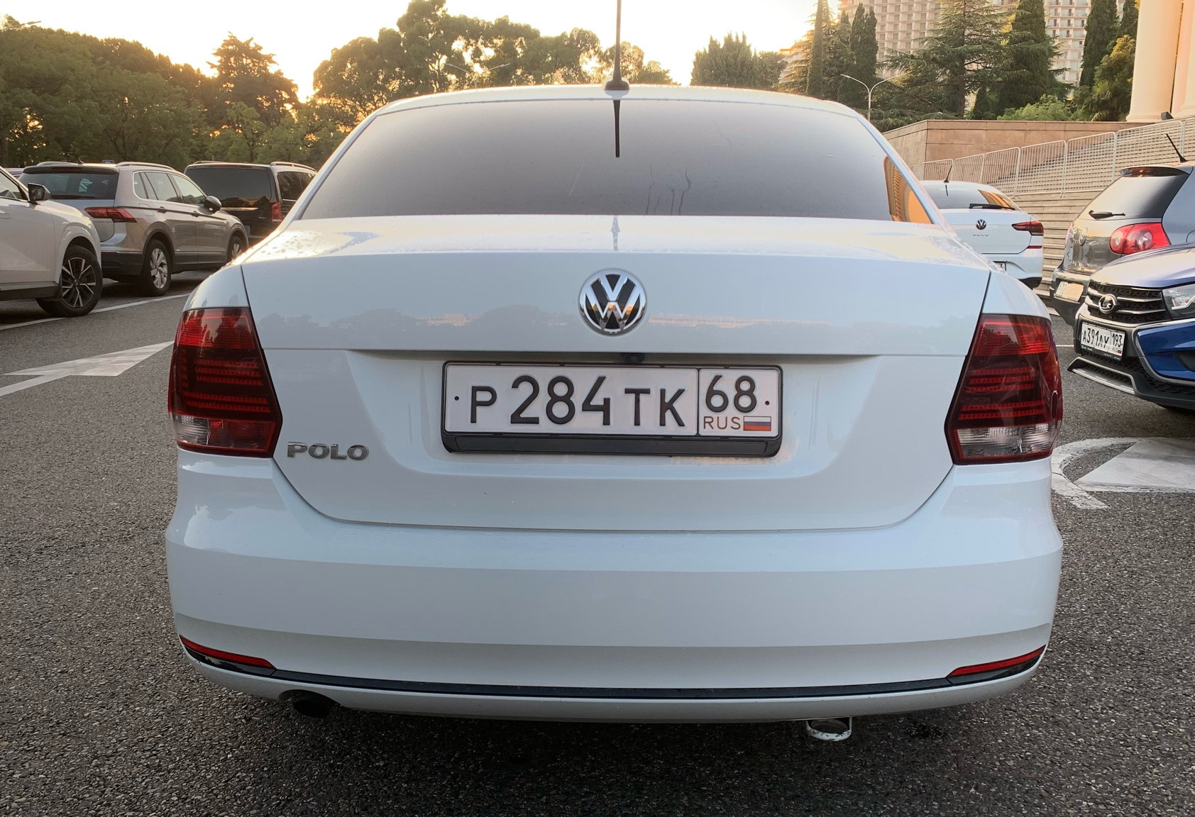 Аренда volkswagen polo эконом класса 2019 года в городе Москва от 2000 руб./сутки, передний привод, двигатель: бензин, объем 1.6 литров, ОСАГО (Мультидрайв), без водителя, недорого, вид 4 - RentRide