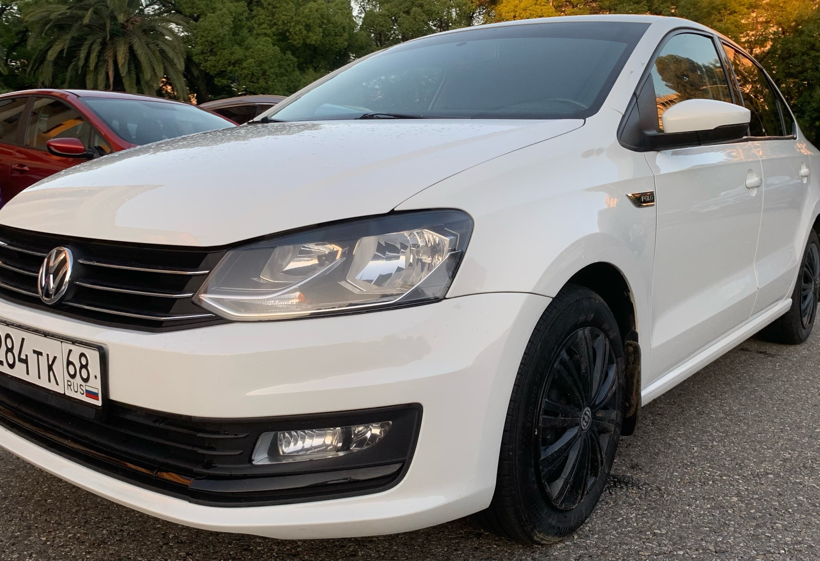 Аренда volkswagen polo эконом класса 2019 года в городе Москва от 2000 руб./сутки, передний привод, двигатель: бензин, объем 1.6 литров, ОСАГО (Мультидрайв), без водителя, недорого - RentRide
