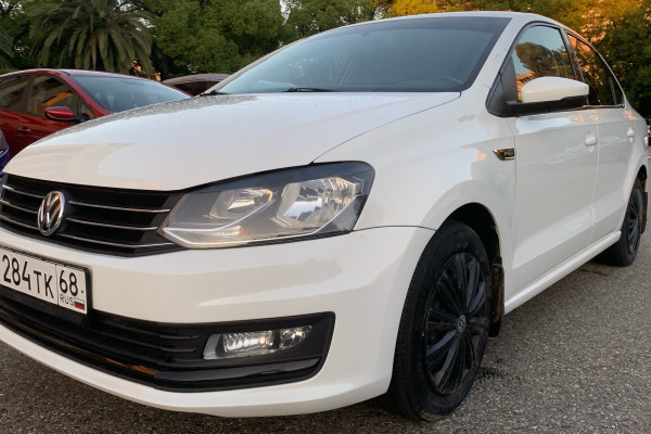 Прокат авто volkswagen polo эконом класса 2019 года в городе Сочи от 2000 руб./сутки, передний привод, двигатель: бензин, объем 1.6 литров, ОСАГО (Мультидрайв), без водителя, недорого - RentRide
