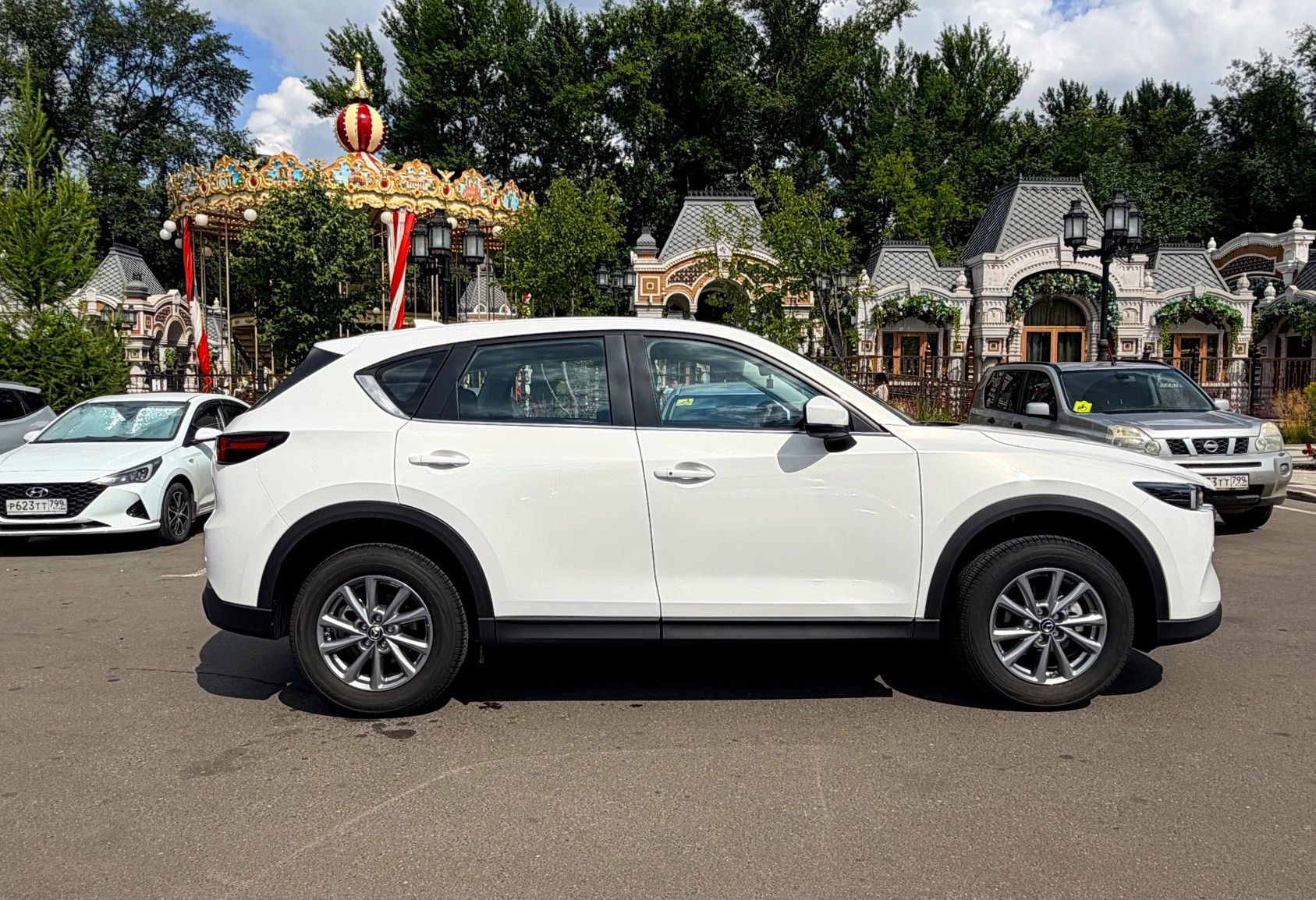 Аренда mazda cx-5 стандарт класса 2026 года в городе Москва Ботанический сад от 4940 руб./сутки, передний привод, двигатель: бензин, объем 2 литра, ОСАГО (Впишу в полис), без водителя, недорого, вид 3 - RentRide