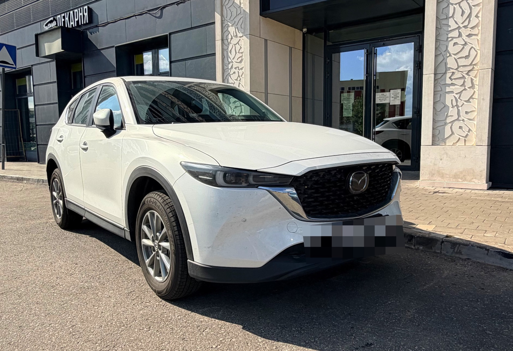 Аренда mazda cx-5 комфорт класса 2026 года в городе Москва Ботанический сад от 4560 руб./сутки, передний привод, двигатель: бензин, объем 2 литра, ОСАГО (Впишу в полис), без водителя, недорого - RentRide