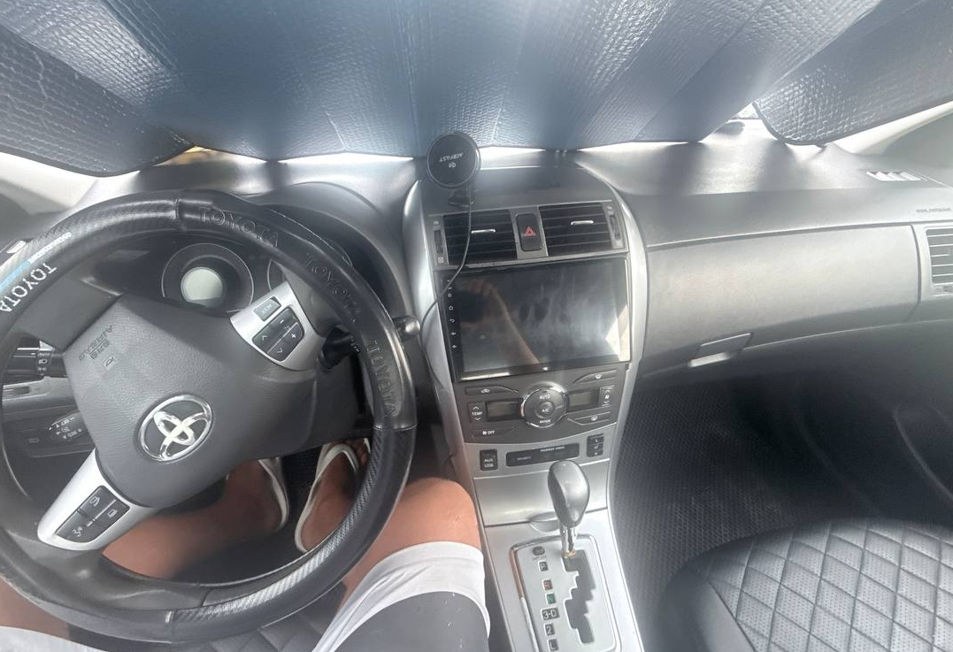 Аренда toyota corolla эконом класса 2013 года в городе Москва Севастопольская от 2400 руб./сутки, передний привод, двигатель: бензин, объем 1.6 литров, ОСАГО (Впишу в полис), без водителя, недорого, вид 4 - RentRide