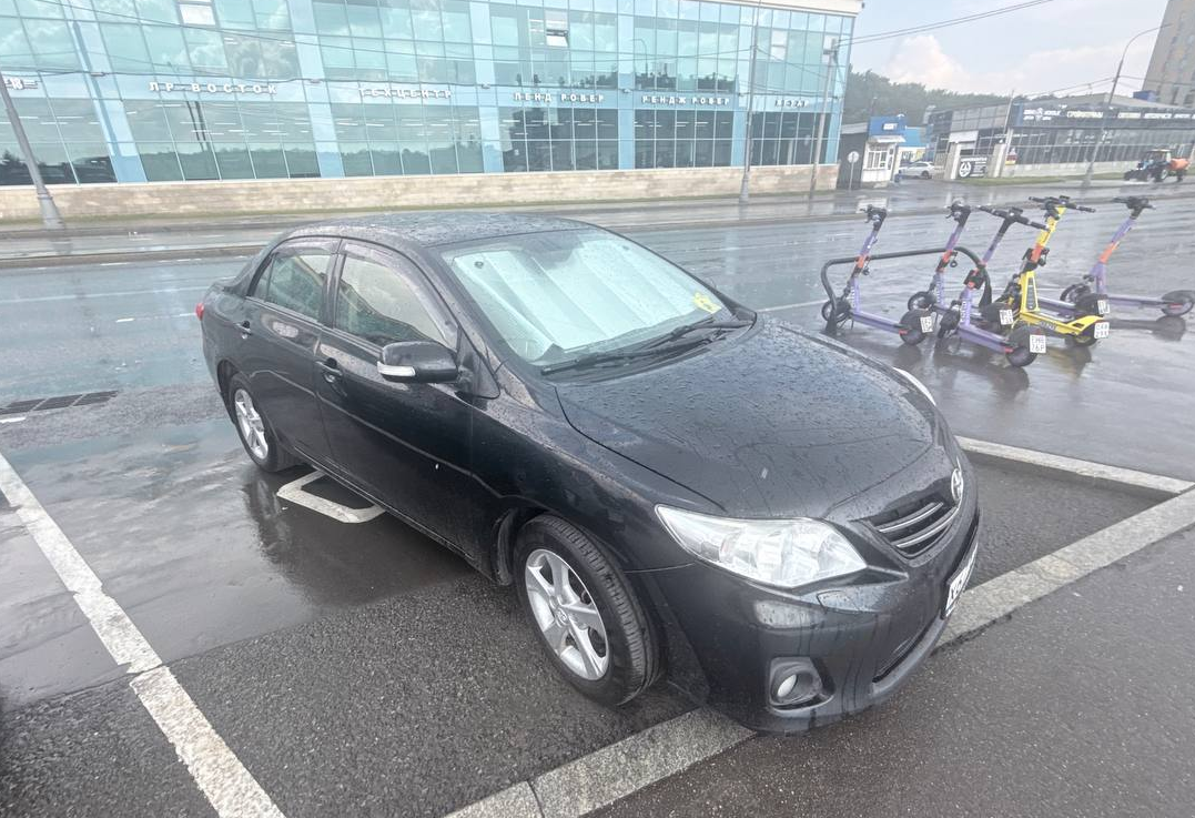 Аренда toyota corolla эконом класса 2013 года в городе Москва Севастопольская от 2400 руб./сутки, передний привод, двигатель: бензин, объем 1.6 литров, ОСАГО (Впишу в полис), без водителя, недорого - RentRide