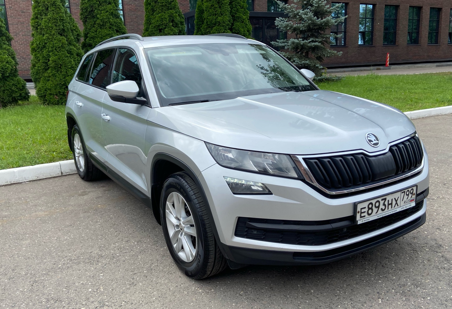Аренда skoda kodiaq комфорт класса 2018 года в городе Москва Белорусская от 5300 руб./сутки, полный привод, двигатель: бензин, объем 1.4 литра, ОСАГО (Впишу в полис), без водителя, недорого - RentRide
