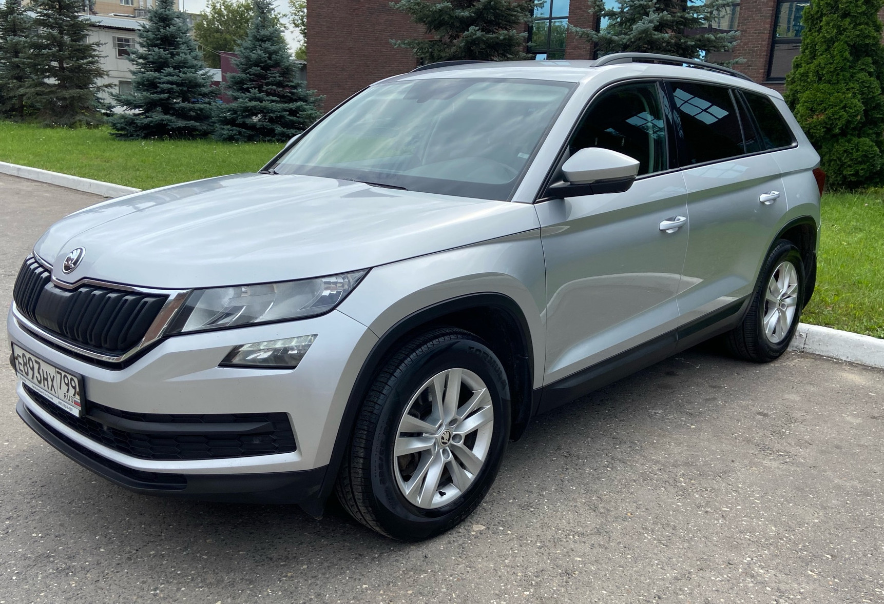 Аренда skoda kodiaq комфорт класса 2018 года в городе Москва Белорусская от 5300 руб./сутки, полный привод, двигатель: бензин, объем 1.4 литра, ОСАГО (Впишу в полис), без водителя, недорого, вид 4 - RentRide