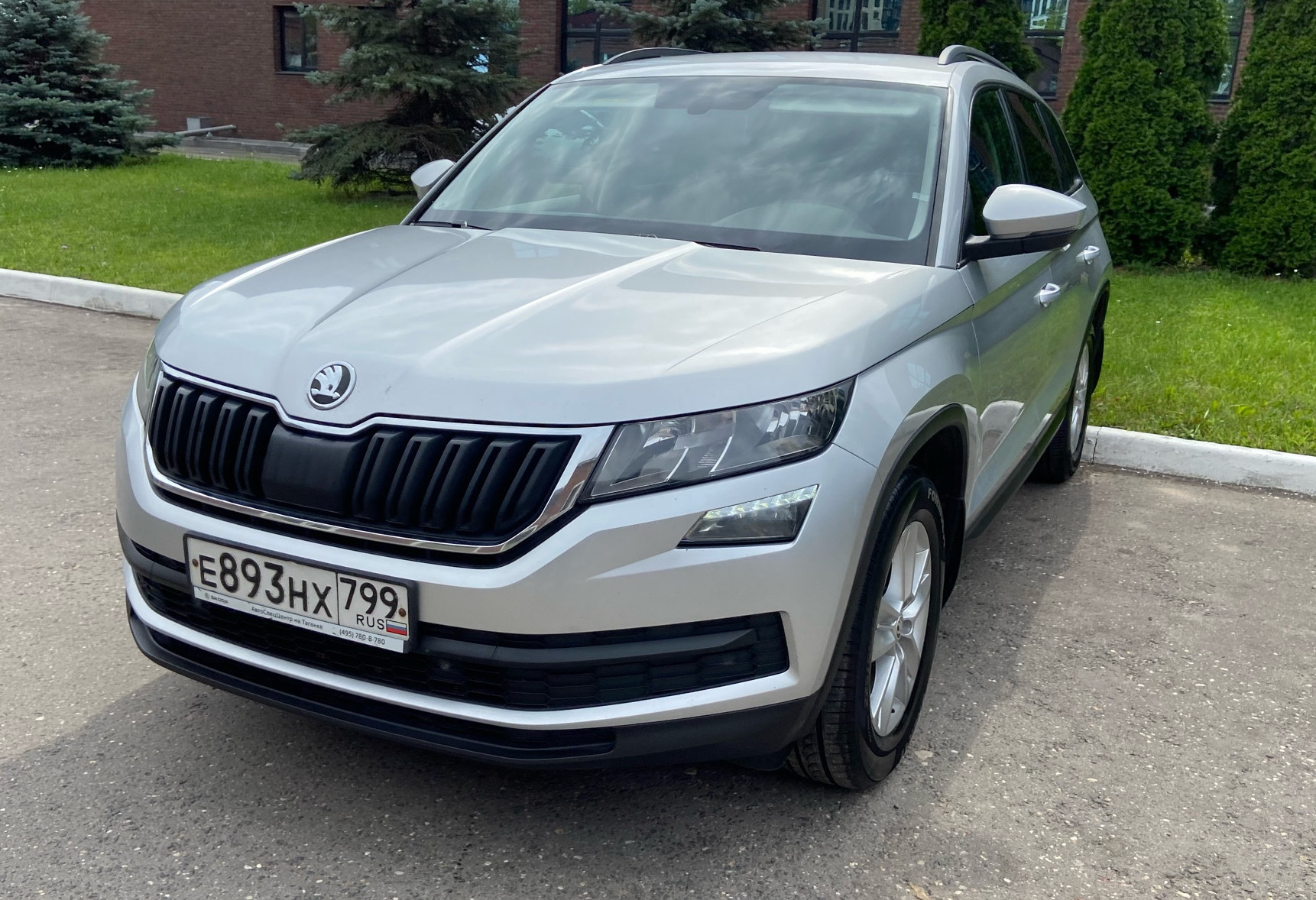 Аренда skoda kodiaq комфорт класса 2018 года в городе Москва Белорусская от 5300 руб./сутки, полный привод, двигатель: бензин, объем 1.4 литра, ОСАГО (Впишу в полис), без водителя, недорого, вид 2 - RentRide