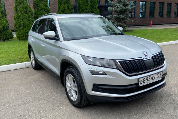 Прокат авто skoda kodiaq комфорт класса 2018 года в городе Москва Белорусская от 5300 руб./сутки, полный привод, двигатель: бензин, объем 1.4 литра, ОСАГО (Впишу в полис), без водителя, недорого - RentRide