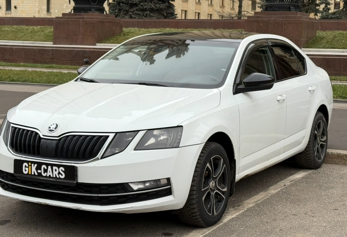Аренда skoda octavia эконом класса 2017 года в городе Москва Нагорная от 3192 руб./сутки, передний привод, двигатель: бензин, объем 1.6 литров, ОСАГО (Впишу в полис), без водителя, недорого - RentRide