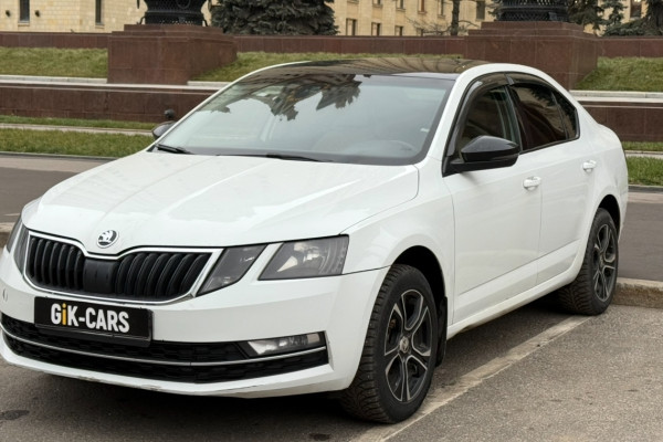Прокат авто skoda octavia стандарт класса 2017 года в городе Москва Нагорная от 3192 руб./сутки, передний привод, двигатель: бензин, объем 1.6 литров, ОСАГО (Впишу в полис), без водителя, недорого - RentRide