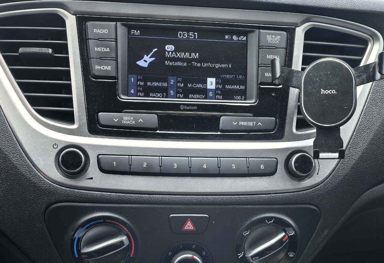 Аренда hyundai solaris эконом класса 2022 года в городе Москва Авиамоторная от 2700 руб./сутки, передний привод, двигатель: бензин, объем 1.6 литров, ОСАГО (Мультидрайв), без водителя, недорого, вид 5 - RentRide