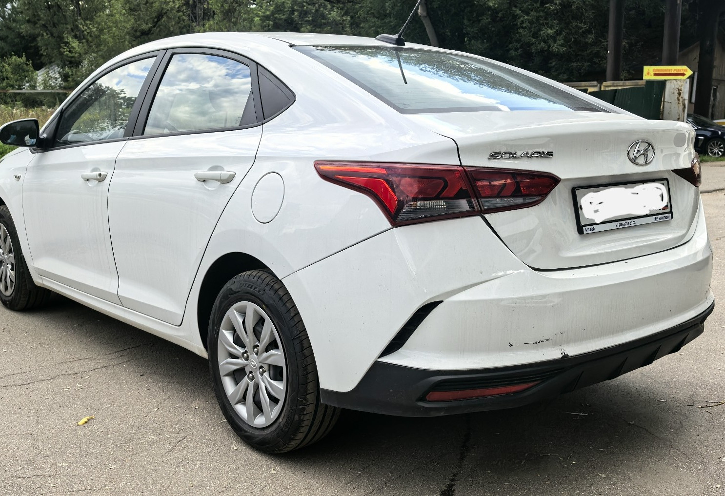 Аренда hyundai solaris эконом класса 2022 года в городе Москва Авиамоторная от 2700 руб./сутки, передний привод, двигатель: бензин, объем 1.6 литров, ОСАГО (Мультидрайв), без водителя, недорого, вид 4 - RentRide