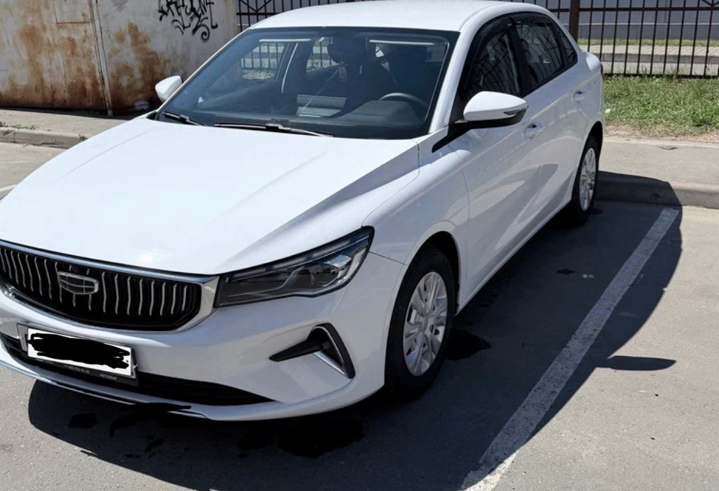 Аренда geely emgrand-7 эконом класса 2024 года в городе Москва Коптево от 2500 руб./сутки, передний привод, двигатель: бензин, объем 1500 литров, ОСАГО (Мультидрайв), без водителя, недорого, вид 2 - RentRide