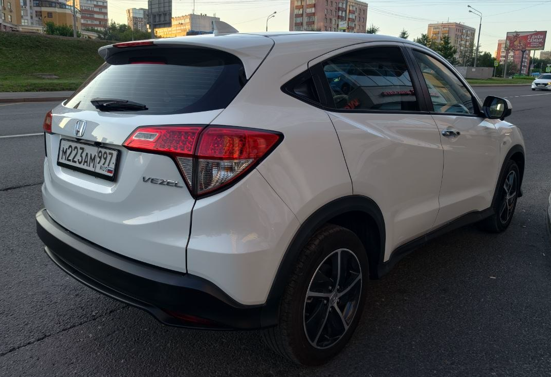 Аренда honda vezel комфорт класса 2022 года в городе Москва Щелковская от 2800 руб./сутки, передний привод, двигатель: бензин, объем 1498 литров, ОСАГО (Мультидрайв), без водителя, недорого, вид 3 - RentRide