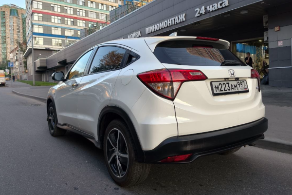 Прокат авто honda vezel 2022 года в городе Москва Щелковская от 3200 руб./сутки, передний привод, двигатель: бензин, объем 1498 литров, ОСАГО (Мультидрайв), без водителя, недорого - RentRide