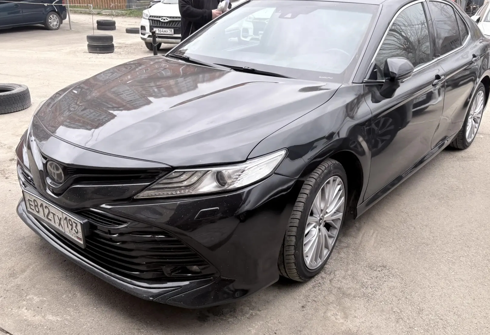 Аренда toyota camry комфорт класса 2018 года в городе Москва от 4500 руб./сутки, передний привод, двигатель: бензин, объем 3.5 литров, ОСАГО (Впишу в полис), без водителя, недорого - RentRide
