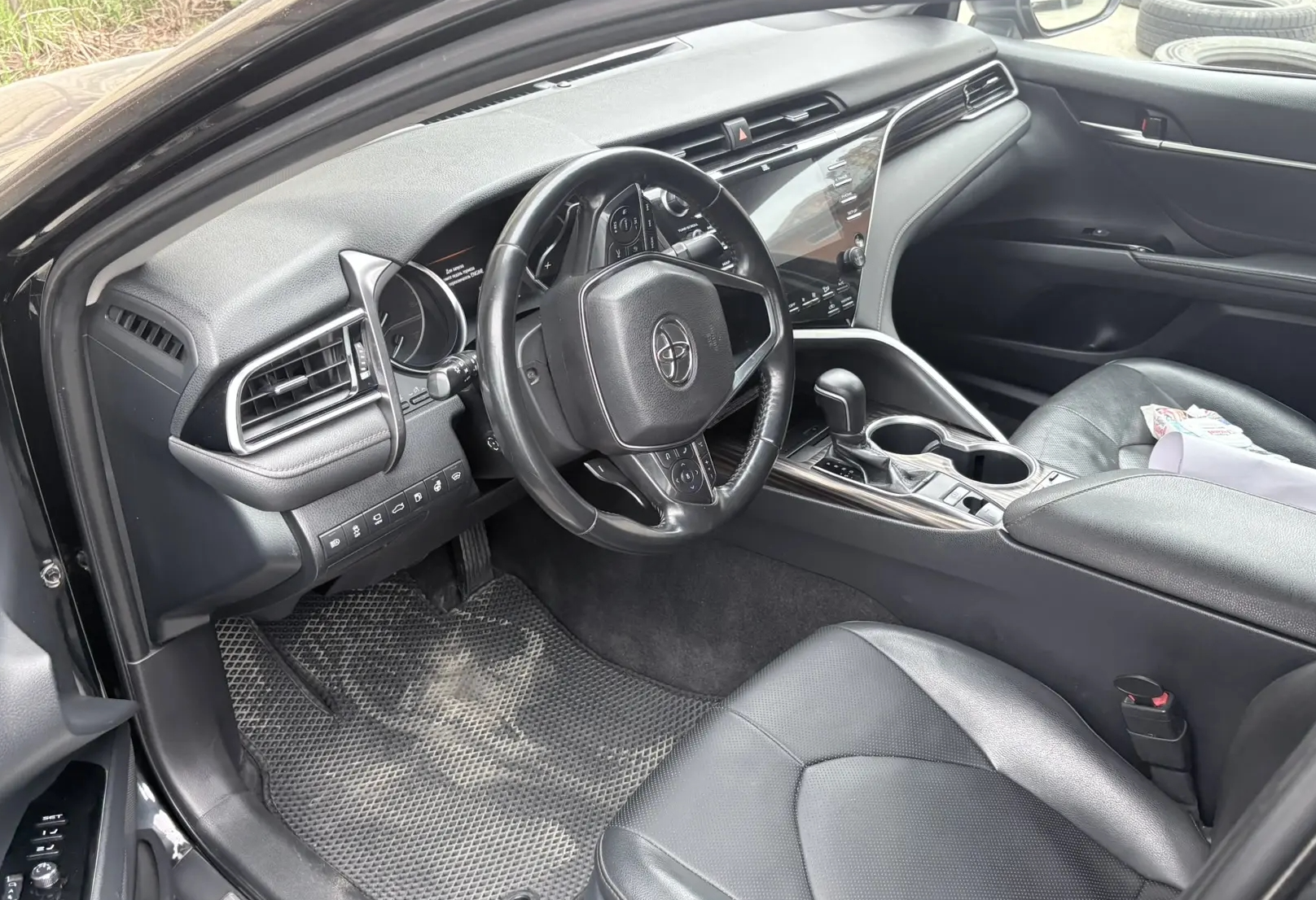 Аренда toyota camry комфорт класса 2018 года в городе Москва от 4500 руб./сутки, передний привод, двигатель: бензин, объем 3.5 литров, ОСАГО (Впишу в полис), без водителя, недорого, вид 3 - RentRide