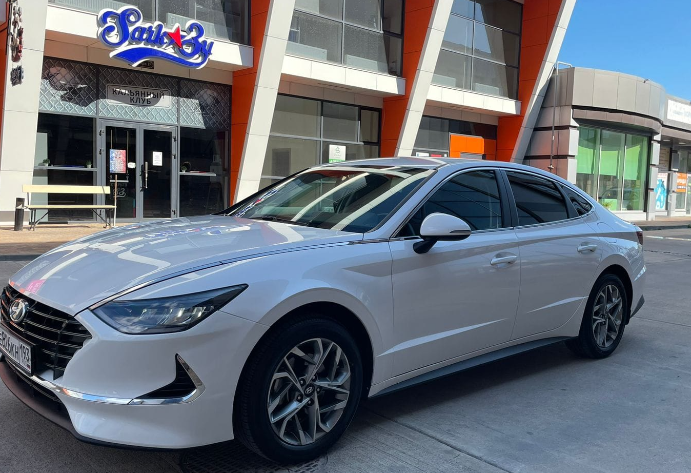 Аренда hyundai sonata комфорт класса 2020 года в городе Москва от 2800 руб./сутки, передний привод, двигатель: бензин, объем 2 литра, ОСАГО (Впишу в полис), без водителя, недорого, вид 5 - RentRide