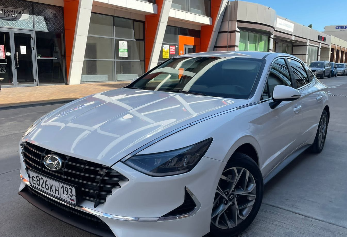Аренда hyundai sonata комфорт класса 2020 года в городе Москва от 2800 руб./сутки, передний привод, двигатель: бензин, объем 2 литра, ОСАГО (Впишу в полис), без водителя, недорого - RentRide