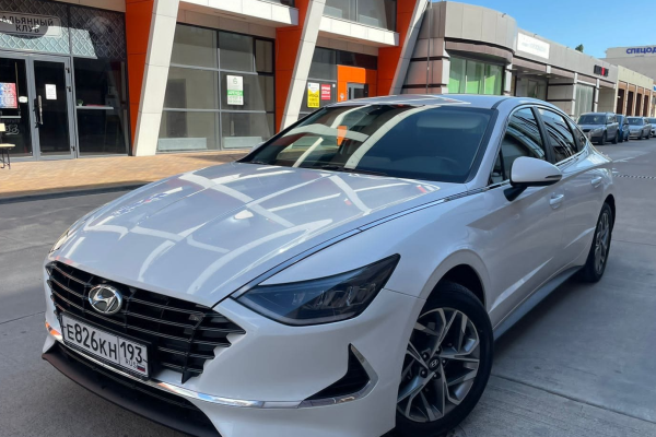 Прокат авто hyundai sonata комфорт класса 2020 года в городе Новороссийск от 2800 руб./сутки, передний привод, двигатель: бензин, объем 2 литра, ОСАГО (Впишу в полис), без водителя, недорого - RentRide