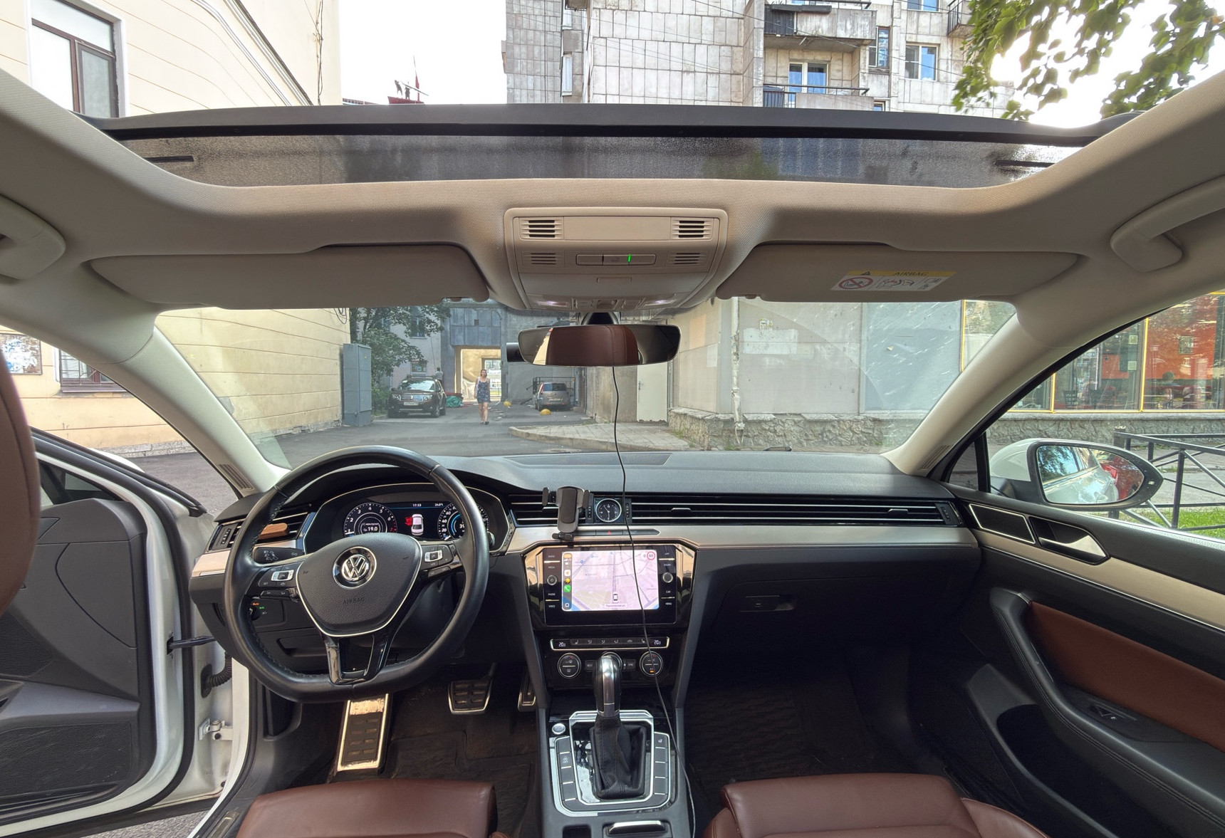 Аренда volkswagen passat стандарт класса 2018 года в городе Москва Василеостровская от 4500 руб./сутки, передний привод, двигатель: бензин, объем 1.8 литров, ОСАГО (Впишу в полис), без водителя, недорого, вид 4 - RentRide