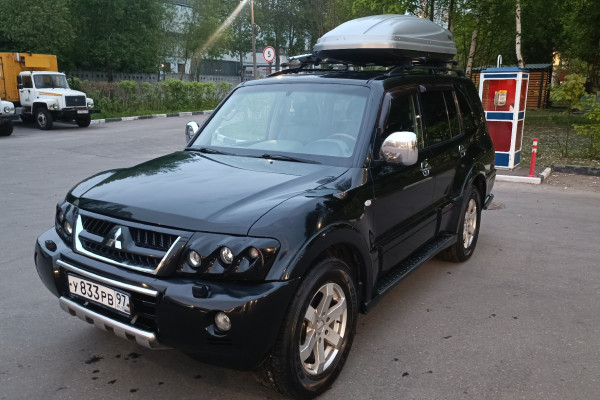Прокат авто mitsubishi pajero комфорт класса 2004 года в городе Москва Мичуринский проспект от 4800 руб./сутки, полный привод, двигатель: бензин, объем 3.5 литров, ОСАГО (Впишу в полис), без водителя, недорого - RentRide