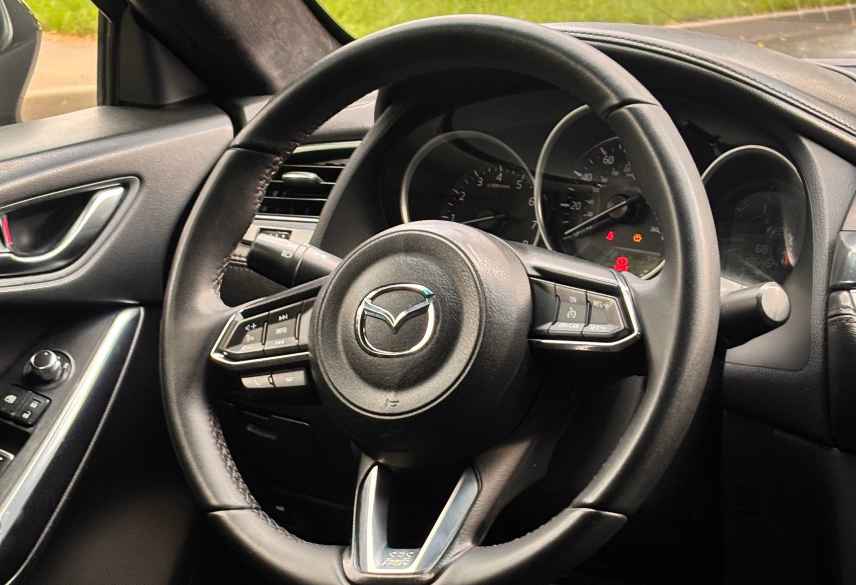 Аренда mazda 6 стандарт класса 2016 года в городе Москва Нагорная от 4140 руб./сутки, передний привод, двигатель: бензин, объем 2.5 литров, ОСАГО (Мультидрайв), без водителя, недорого, вид 9 - RentRide