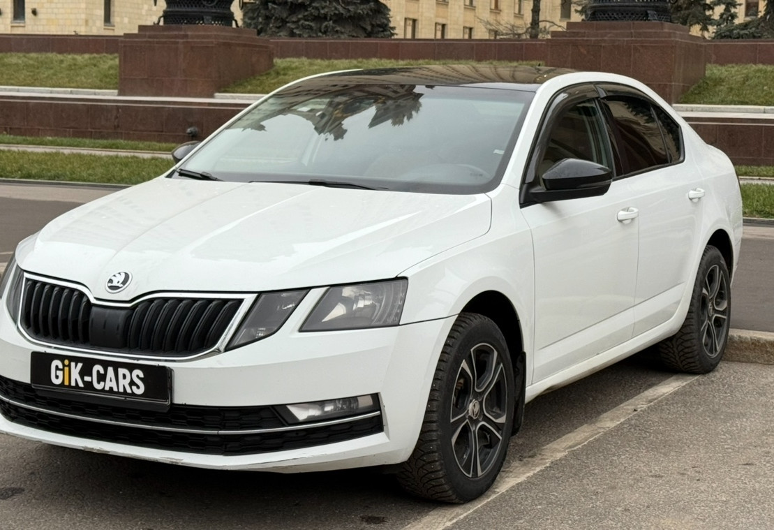 Аренда skoda octavia эконом класса 2018 года в городе Москва Нагорная от 3192 руб./сутки, передний привод, двигатель: бензин, объем 1.6 литров, ОСАГО (Впишу в полис), без водителя, недорого - RentRide