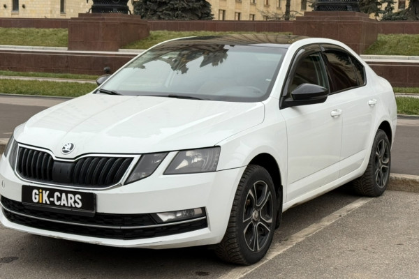 Прокат авто skoda octavia эконом класса 2018 года в городе Москва Нагорная от 3192 руб./сутки, передний привод, двигатель: бензин, объем 1.6 литров, ОСАГО (Впишу в полис), без водителя, недорого - RentRide