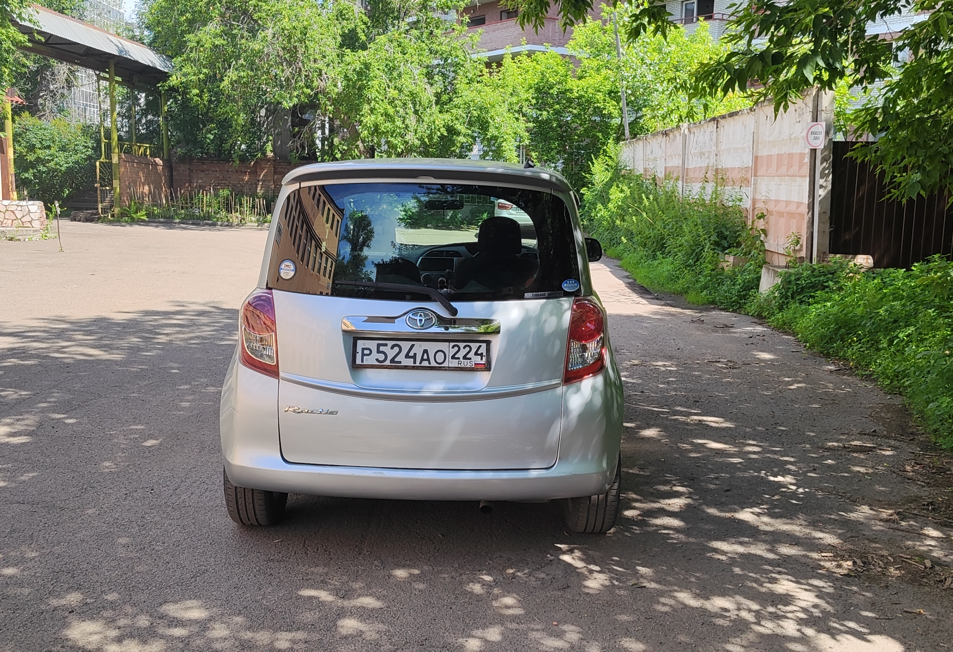 Аренда toyota ractis эконом класса 2006 года в городе Москва от 960 руб./сутки, передний привод, двигатель: бензин, объем 1.5 литров, ОСАГО (Впишу в полис), без водителя, недорого, вид 4 - RentRide