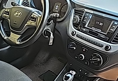 Аренда hyundai solaris эконом класса 2018 года в городе Москва Нагорная от 3360 руб./сутки, передний привод, двигатель: бензин, объем 1.4 литра, ОСАГО (Впишу в полис), без водителя, недорого, вид 3 - RentRide