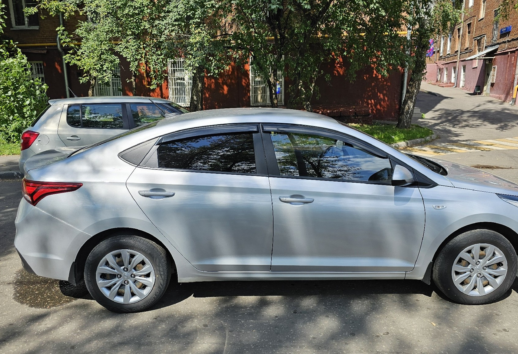 Аренда hyundai solaris эконом класса 2018 года в городе Москва Нагорная от 3360 руб./сутки, передний привод, двигатель: бензин, объем 1.4 литра, ОСАГО (Впишу в полис), без водителя, недорого, вид 5 - RentRide