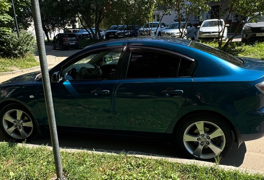 Аренда mazda 3 эконом класса 2007 года в городе Москва Бабушкинская от 1800 руб./сутки, передний привод, двигатель: бензин, объем 1.6 литров, ОСАГО (Впишу в полис), без водителя, недорого, вид 2 - RentRide